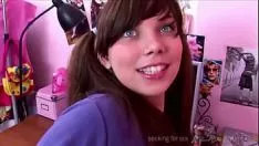 Carla jessi panty naar beneden visnet los en onanisme