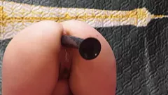 Afspelen Grote zwarte dildo anaal spelen voor harige MILF