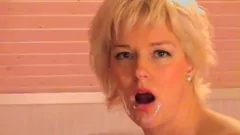 Jouer Sessione anale selvaggia di Hot Blonde con doppia penetrazione e orgasmo intenso