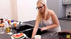 Preso e fodido: pesadelo na cozinha de Jenny Wild