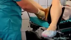 Reproduzir Exame de ginecologia com cera severa