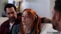 الأب و Pornstar في Taboo Threesome Sex