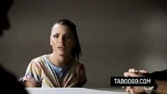 Odtwórz Spotkanie tabu Adriana Chechik z patrolem granicznym