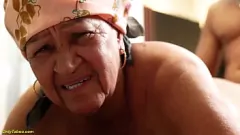 Oynat BBW büyükannesi Dona Kika aşırı anal oturumda yok edildi