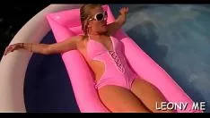Reproduzir Beautiful leony aprl spanged swell
