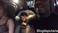 Abspielen Casal Cook upa de foder river indentro do carro do casal porra loka e acabo dando merda.: