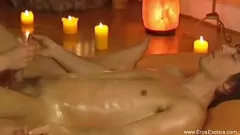 Abspielen Erotische asiatische Massage mit sinnlichem Handjob & Blowjob - Interracial Lovers