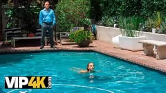 تشغيل خيال سيدني كول للأب: متعة كس محلوق للمراهقين في الهواء الطلق مع رجل أكبر سنًا