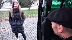 Abspielen Die tschechoslowakische Wende wird schwer gerammt und auf einer Domäne eingegraben