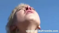 Reproduzir Missy australiana de cabelo liso é derrotada ao ar livre por um cara com chifres