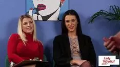 Oynat İngiliz femdom gözetleme altında toms gözlem altında