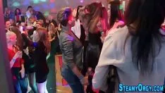 Jouer Cfnm adolescente rimorchiatori spogliarello