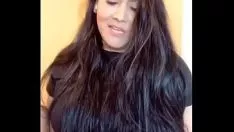 Jouer Lait rivera aux cheveux lisses