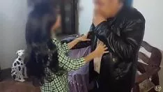 Jouer Padrastro retchiga a su hijastra por a ver llegado tarde a casa folando a su hijastra hot