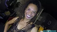 Jouer La bella milf dell'albero di ebano succhia ins Sashay nel suo bukkake svelante